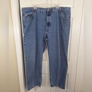 Men's Wrangler Relaxed Fit 100% Cotton Straight Leg Jeans Medium Wash